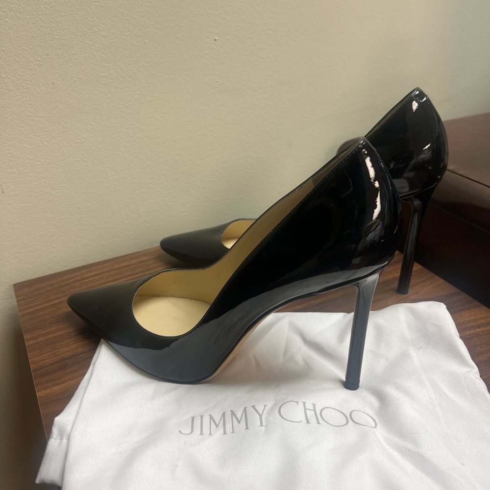 Jimmy Choo Black patent leather Romey pump